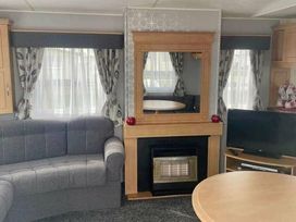 Kingfisher Caravan Park - Holiday Accommodation 439 - Lincolnshire - 1188867 - thumbnail photo 3