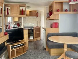 Kingfisher Caravan Park - Holiday Accommodation 439 - Lincolnshire - 1188867 - thumbnail photo 7