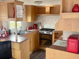 Kingfisher Caravan Park - Holiday Accommodation 439 - Lincolnshire - 1188867 - thumbnail photo 8