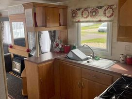Kingfisher Caravan Park - Holiday Accommodation 439 - Lincolnshire - 1188867 - thumbnail photo 9
