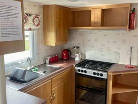 Kingfisher Caravan Park - Holiday Accommodation 439 - Lincolnshire - 1188867 - thumbnail photo 10