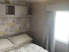 Kingfisher Caravan Park - Holiday Accommodation 439 - Lincolnshire - 1188867 - thumbnail photo 13