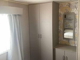 Kingfisher Caravan Park - Holiday Accommodation 439 - Lincolnshire - 1188867 - thumbnail photo 14