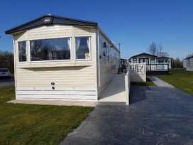 Flamingo Land Holiday Park - Holiday Accommodation 4409 - North Yorkshire (incl. Whitby) - 1188869 - thumbnail photo 6