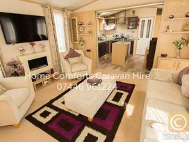 Golden Gate Holiday Centre - Holiday Accommodation 451 - North Wales - 1188878 - thumbnail photo 2