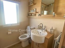 Golden Gate Holiday Centre - Holiday Accommodation 451 - North Wales - 1188878 - thumbnail photo 9