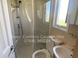 Golden Gate Holiday Centre - Holiday Accommodation 451 - North Wales - 1188878 - thumbnail photo 11