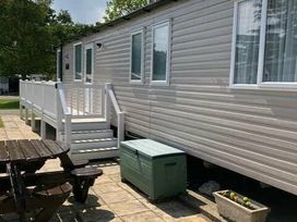Hopton Holiday Village - Holiday Accommodation 453 - Suffolk & Essex - 1188880 - thumbnail photo 4