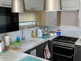 Hopton Holiday Village - Holiday Accommodation 453 - Suffolk & Essex - 1188880 - thumbnail photo 6