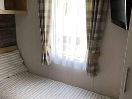 Hopton Holiday Village - Holiday Accommodation 453 - Suffolk & Essex - 1188880 - thumbnail photo 9