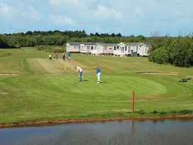 Hopton Holiday Village - Holiday Accommodation 453 - Suffolk & Essex - 1188880 - thumbnail photo 13