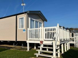 Devon Cliffs Holiday Park - Holiday Accommodation 4554 - Devon - 1188881 - thumbnail photo 2