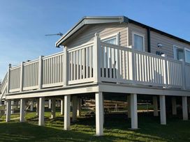 Devon Cliffs Holiday Park - Holiday Accommodation 4554 - Devon - 1188881 - thumbnail photo 3