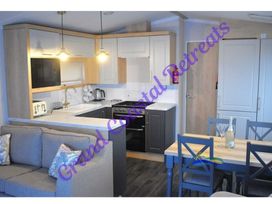 Devon Cliffs Holiday Park - Holiday Accommodation 4554 - Devon - 1188881 - thumbnail photo 4