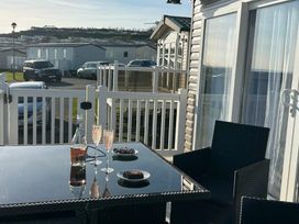 Devon Cliffs Holiday Park - Holiday Accommodation 4554 - Devon - 1188881 - thumbnail photo 16