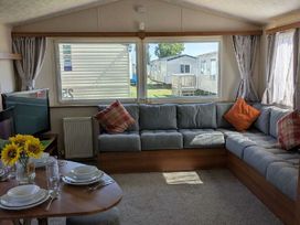 Coopers Beach Holiday Park - Holiday Accommodation 4567 - Suffolk & Essex - 1188883 - thumbnail photo 3
