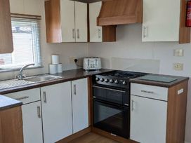 Coopers Beach Holiday Park - Holiday Accommodation 4567 - Suffolk & Essex - 1188883 - thumbnail photo 6