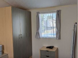 Coopers Beach Holiday Park - Holiday Accommodation 4567 - Suffolk & Essex - 1188883 - thumbnail photo 11