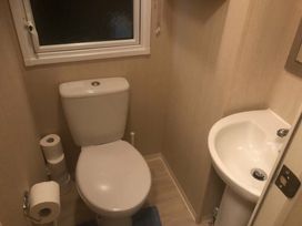 Caister Holiday Park - Holiday Accommodation 4645 - Norfolk - 1188892 - thumbnail photo 9