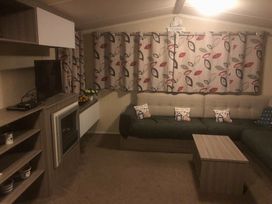 Caister Holiday Park - Holiday Accommodation 4645 - Norfolk - 1188892 - thumbnail photo 10
