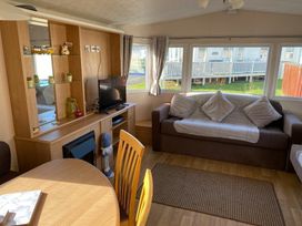 Trecco Bay - Holiday Accommodation 4945 - Somerset & Wiltshire - 1188906 - thumbnail photo 2