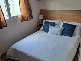 Trecco Bay - Holiday Accommodation 4945 - Somerset & Wiltshire - 1188906 - thumbnail photo 8