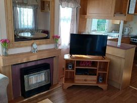 Happy Days Caravan Park - Holiday Accommodation 4991 - North Wales - 1188908 - thumbnail photo 4