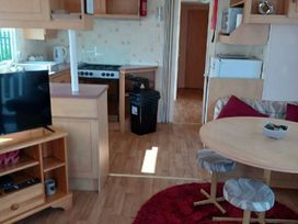 Happy Days Caravan Park - Holiday Accommodation 4991 - North Wales - 1188908 - thumbnail photo 5