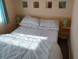 Happy Days Caravan Park - Holiday Accommodation 4991 - North Wales - 1188908 - thumbnail photo 9