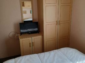 Happy Days Caravan Park - Holiday Accommodation 4991 - North Wales - 1188908 - thumbnail photo 10