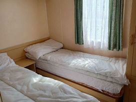 Happy Days Caravan Park - Holiday Accommodation 4991 - North Wales - 1188908 - thumbnail photo 12