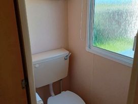 Happy Days Caravan Park - Holiday Accommodation 4991 - North Wales - 1188908 - thumbnail photo 14