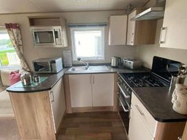 White Acres Holiday Park - Holiday Accommodation 5009 - Cornwall - 1188911 - thumbnail photo 3