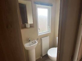 White Acres Holiday Park - Holiday Accommodation 5009 - Cornwall - 1188911 - thumbnail photo 6