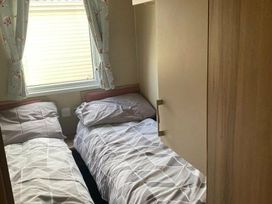 White Acres Holiday Park - Holiday Accommodation 5009 - Cornwall - 1188911 - thumbnail photo 7