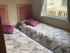 White Acres Holiday Park - Holiday Accommodation 5009 - Cornwall - 1188911 - thumbnail photo 8