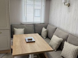 Presthaven Beach Resort - Holiday Accommodation 51 - North Wales - 1188916 - thumbnail photo 8