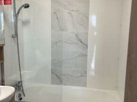 Presthaven Beach Resort - Holiday Accommodation 51 - North Wales - 1188916 - thumbnail photo 9