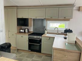 Presthaven Beach Resort - Holiday Accommodation 51 - North Wales - 1188916 - thumbnail photo 10