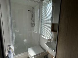 Presthaven Beach Resort - Holiday Accommodation 51 - North Wales - 1188916 - thumbnail photo 13
