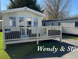 Marton Mere Holiday Village - Holiday Accommodation 5100 - Lake District - 1188917 - thumbnail photo 1