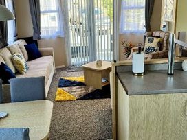 Marton Mere Holiday Village - Holiday Accommodation 5100 - Lake District - 1188917 - thumbnail photo 4