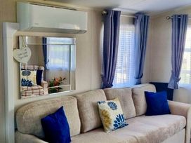 Marton Mere Holiday Village - Holiday Accommodation 5100 - Lake District - 1188917 - thumbnail photo 7