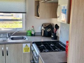 Marton Mere Holiday Village - Holiday Accommodation 5100 - Lake District - 1188917 - thumbnail photo 8