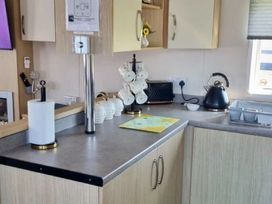 Marton Mere Holiday Village - Holiday Accommodation 5100 - Lake District - 1188917 - thumbnail photo 9