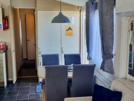 Marton Mere Holiday Village - Holiday Accommodation 5100 - Lake District - 1188917 - thumbnail photo 11