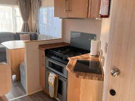 Heacham Beach Parkdean Resorts - Holiday Accommodation 517 - Norfolk - 1188920 - thumbnail photo 3