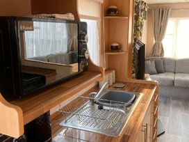 Heacham Beach Parkdean Resorts - Holiday Accommodation 517 - Norfolk - 1188920 - thumbnail photo 5