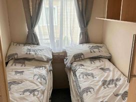 Heacham Beach Parkdean Resorts - Holiday Accommodation 517 - Norfolk - 1188920 - thumbnail photo 11