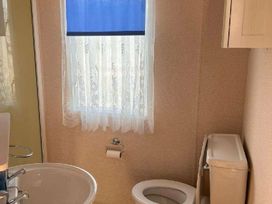 Heacham Beach Parkdean Resorts - Holiday Accommodation 517 - Norfolk - 1188920 - thumbnail photo 13